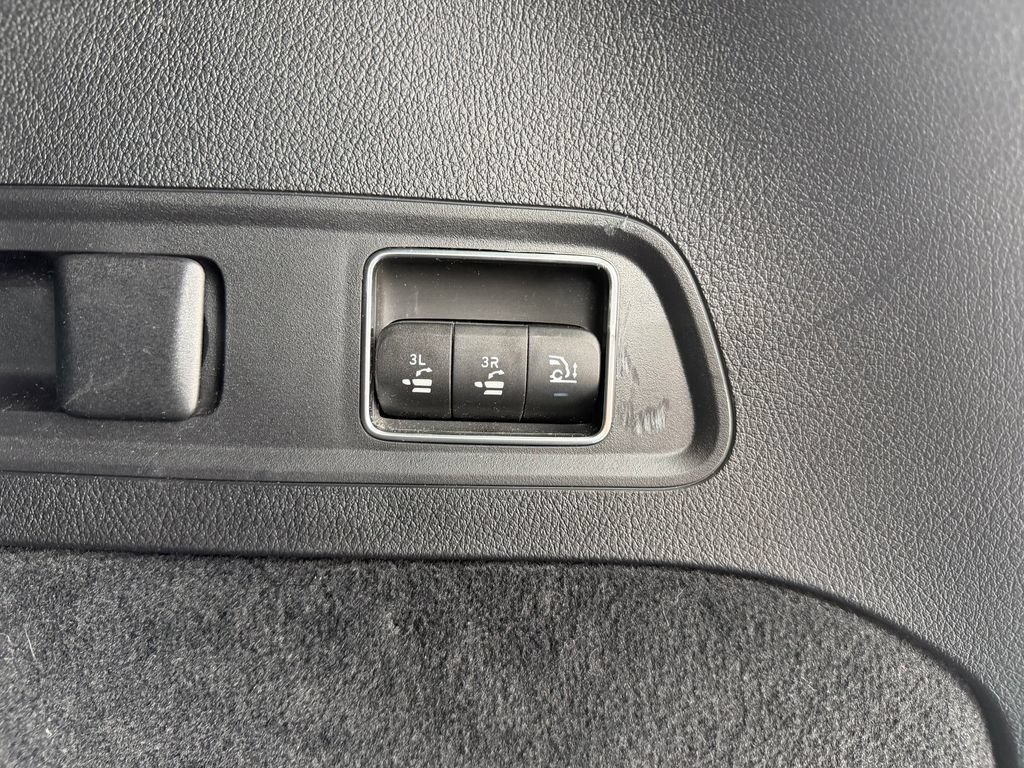Used 2024 Mercedes-Benz GLS 450 4MATIC image 13