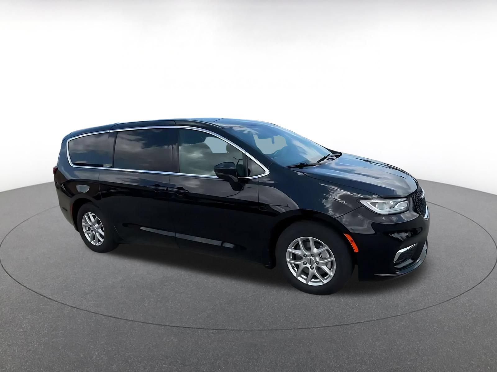 Used 2025 Chrysler Pacifica Select FWD video 2