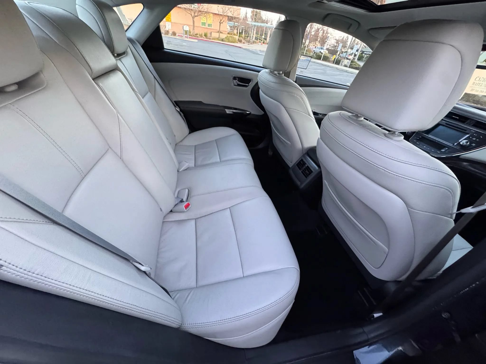 Used 2018 Toyota Avalon XLE Plus w/ Carpet Mat Package FWD image 15