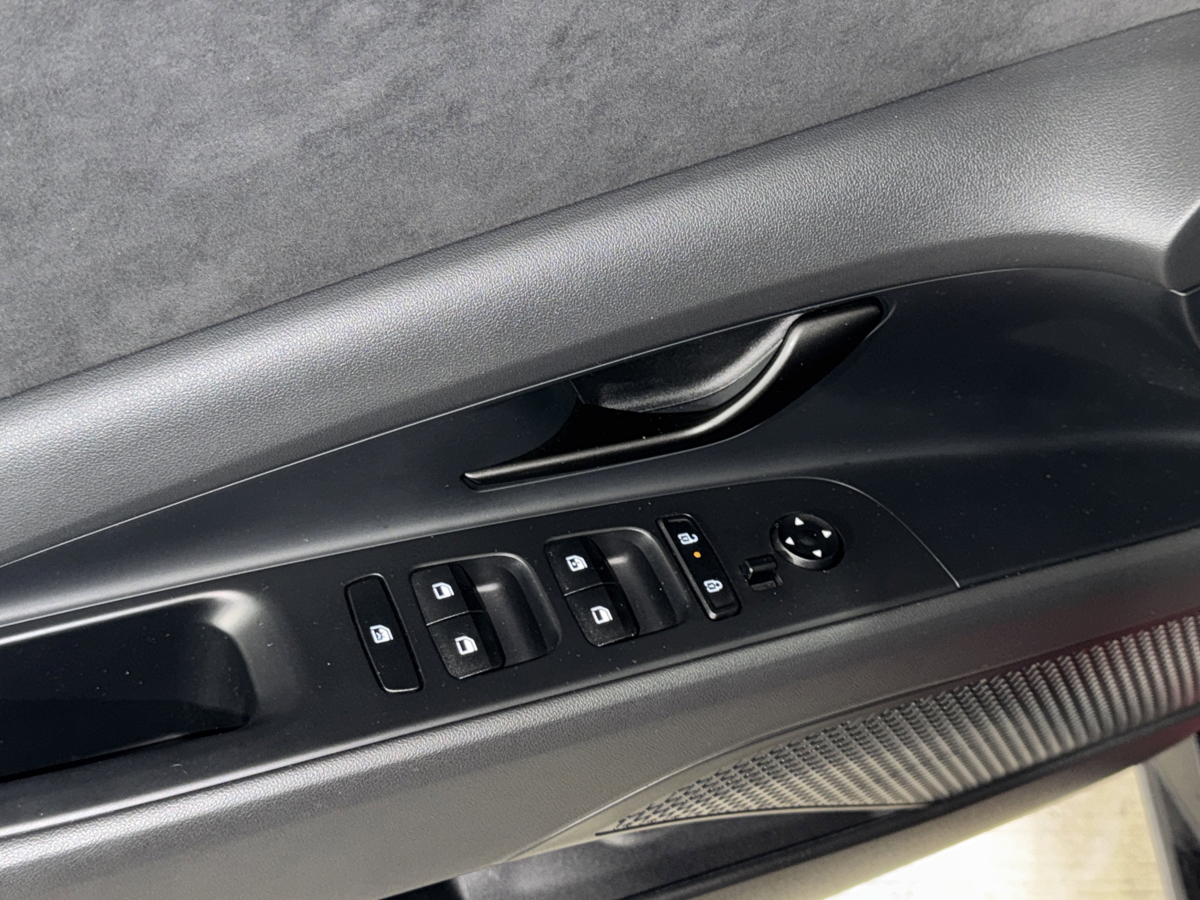 Used 2025 Hyundai Elantra N FWD image 19