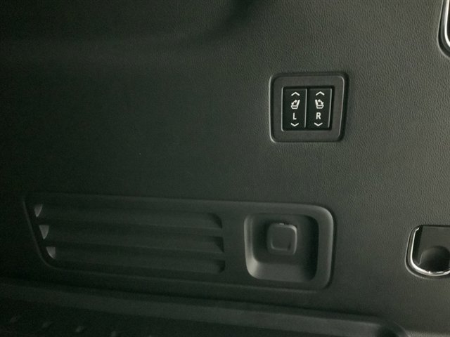 Used 2023 Chevrolet Traverse High Country image 15