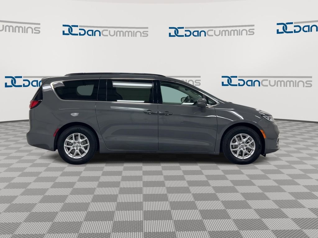 Used 2022 Chrysler Pacifica Touring-L image 9