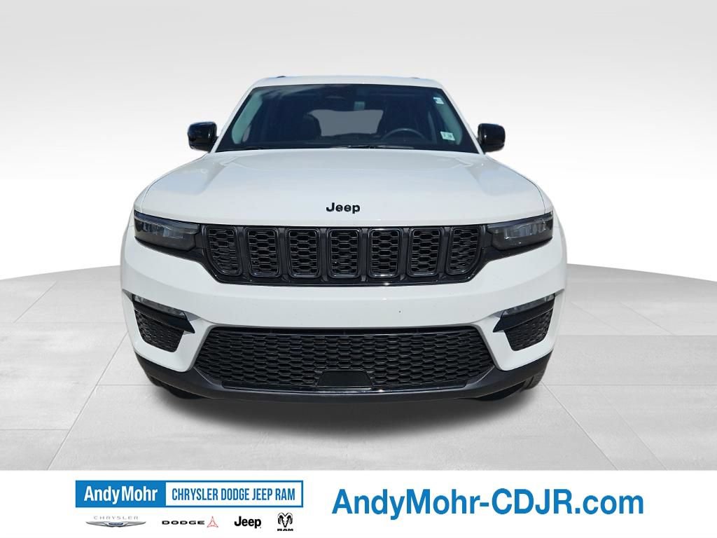 Used 2023 Jeep Grand Cherokee Limited w/ Black Appearance Package AWD/4WD image 2