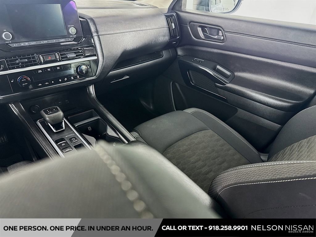 Certified 2025 Nissan Pathfinder SV image 22