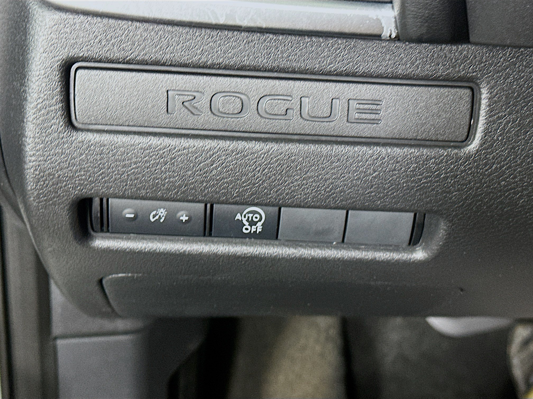 Used 2023 Nissan Rogue S AWD/4WD image 17