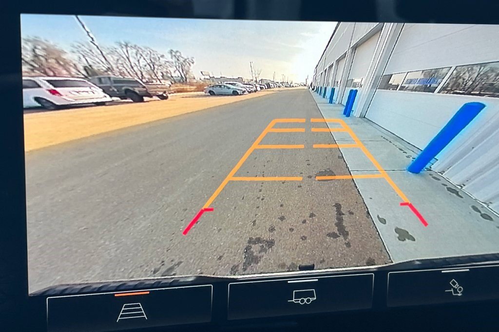 Certified 2022 GMC Sierra 1500 AT4 w/ AT4 Preferred Package image 16