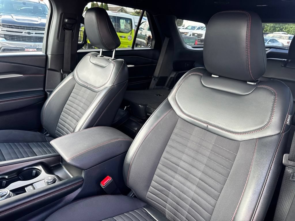 Certified 2025 Ford Explorer ST-Line w/ ST-Line Street Pack AWD/4WD image 16