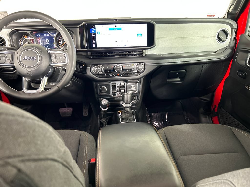 Used 2025 Jeep Wrangler Unlimited Sahara AWD/4WD image 19