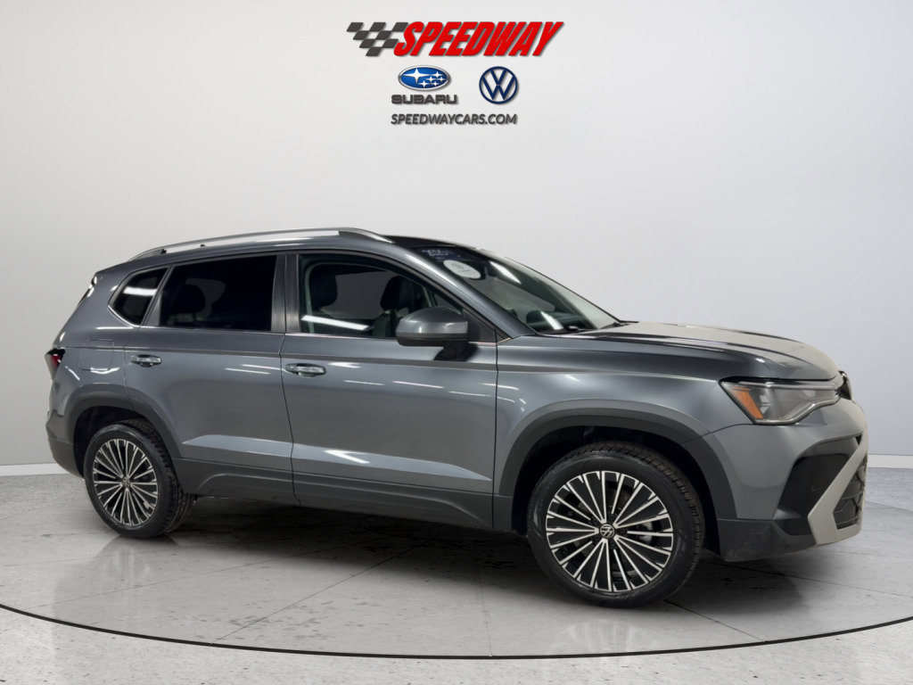 Certified 2025 Volkswagen Taos SE image 12