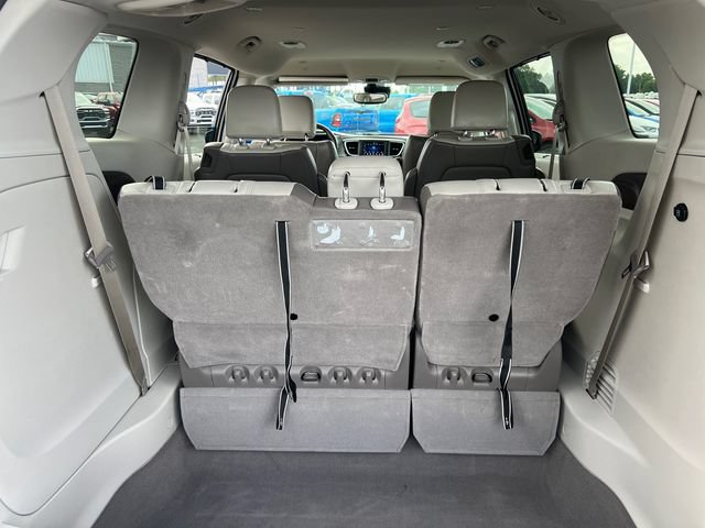 Used 2021 Chrysler Voyager Lxi w/ Cold Weather Group FWD image 7