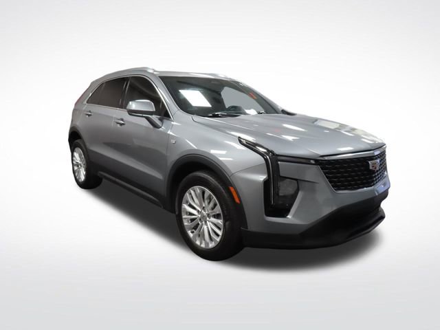 Used 2024 Cadillac XT4 Luxury w/ Cold Weather Package FWD image 7