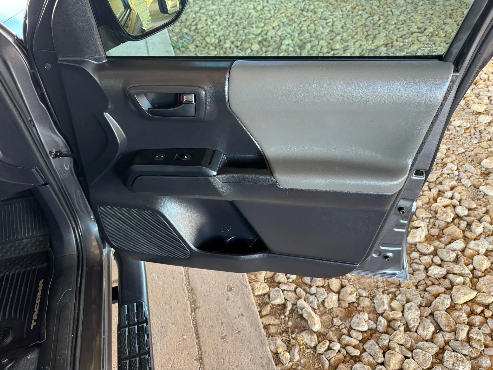 Used 2020 Toyota Tacoma SR image 24