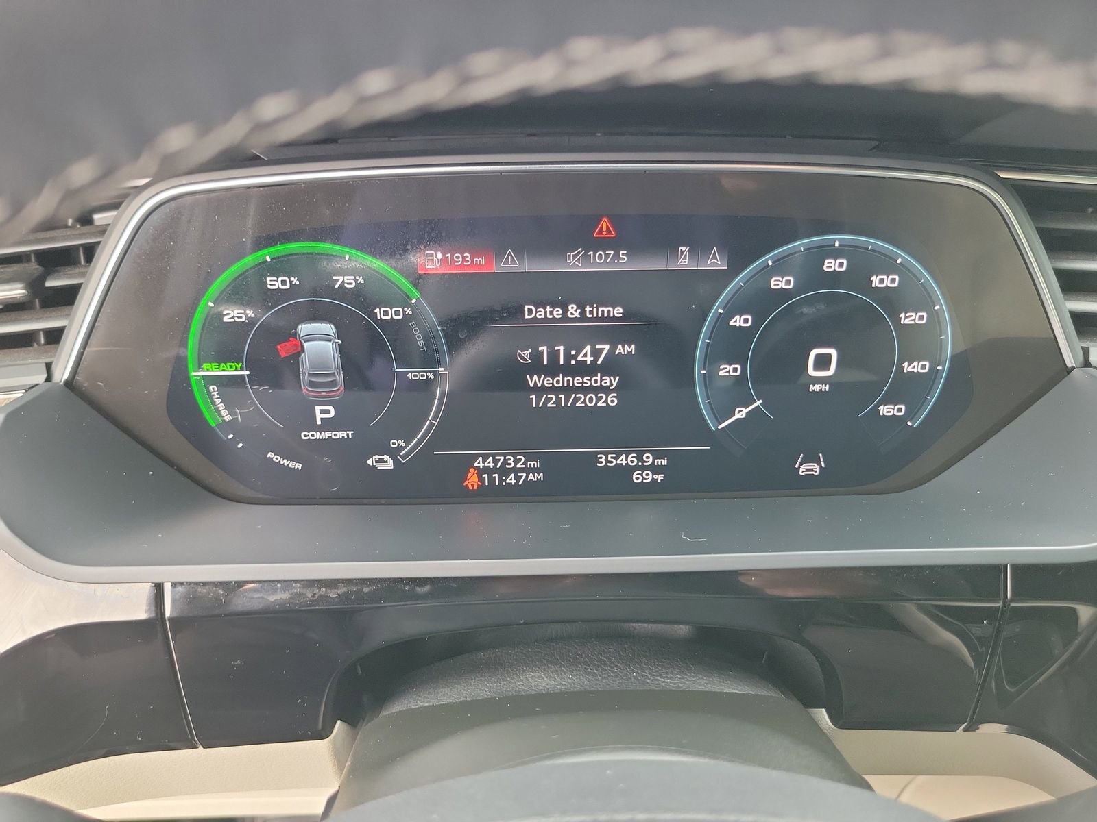 Used 2024 Audi Q8 e-tron Premium Plus w/ Premium Plus Package image 29