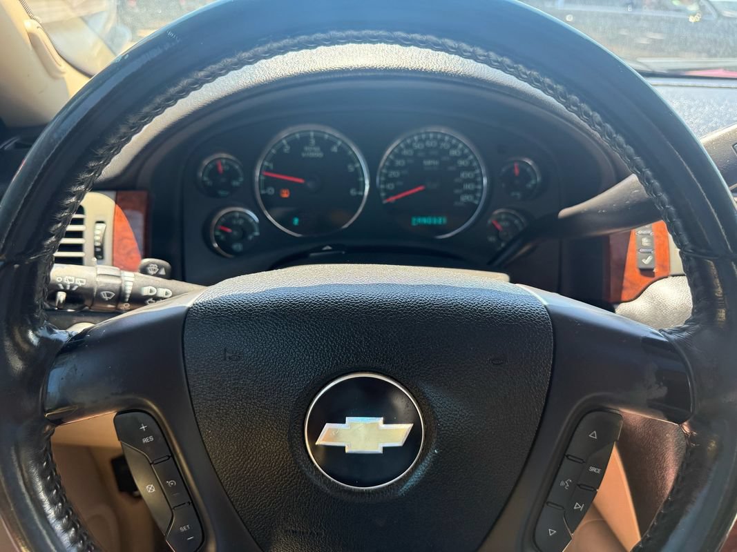 Used 2008 Chevrolet Suburban LT w/ LT Preferred Equipment Group AWD/4WD image 13