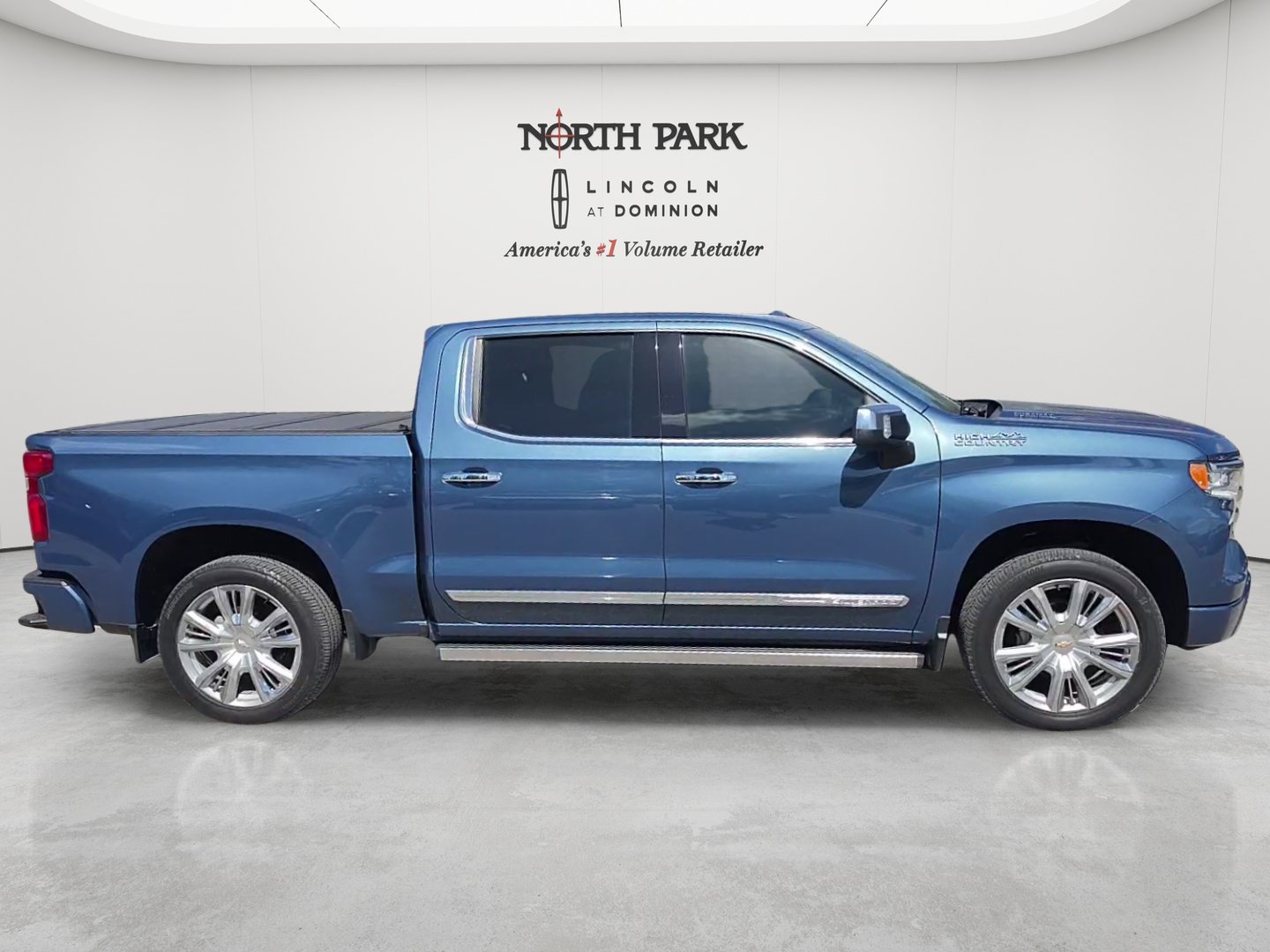 Used 2024 Chevrolet Silverado 1500 High Country AWD/4WD image 6