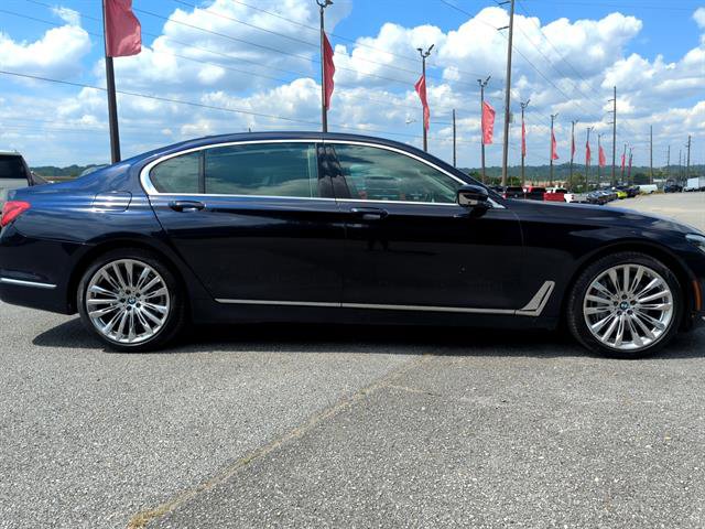 Used 2019 BMW 750i xDrive w/ Executive Package image 10