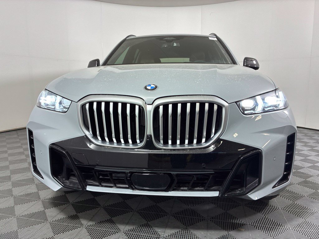New 2026 BMW X5 xDrive40i w/ M Sport Package AWD/4WD image 3