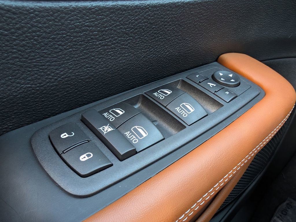 New 2026 Chrysler Pacifica Pinnacle w/ Trailer Tow Group FWD image 44