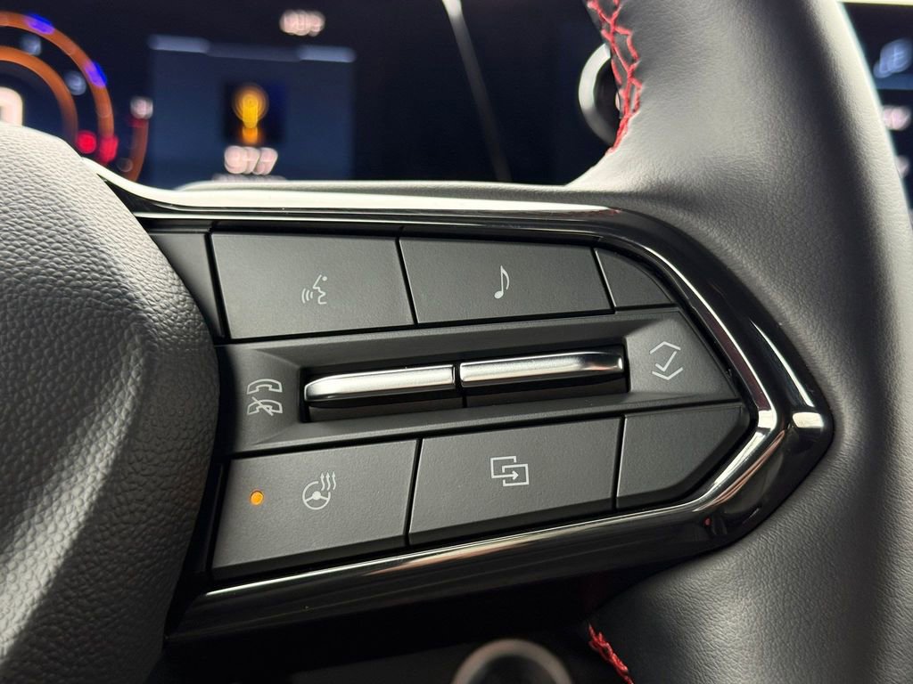 Used 2025 Chevrolet Traverse RS image 30