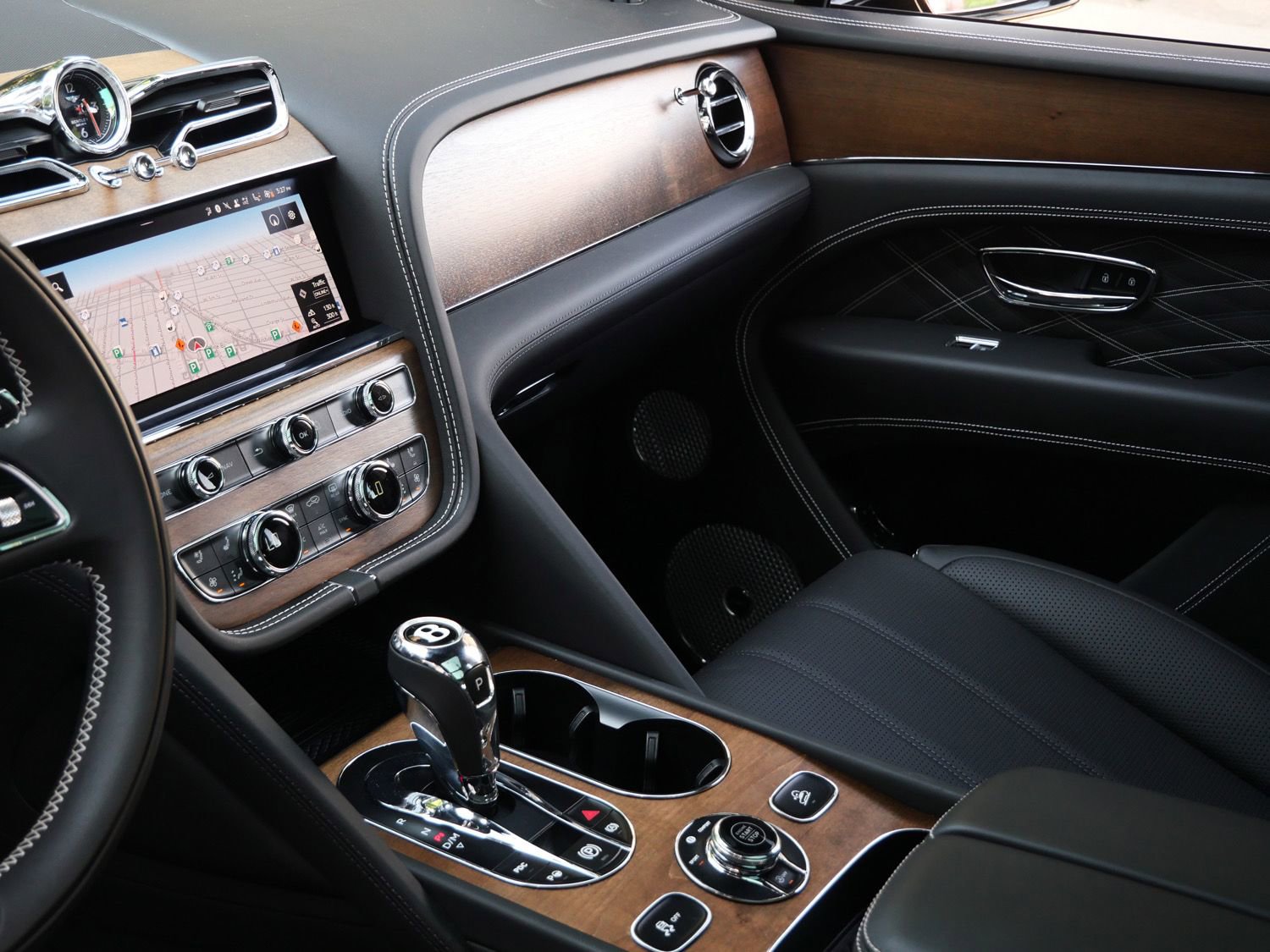 Used 2023 Bentley Bentayga Extended Wheelbase AWD/4WD image 14