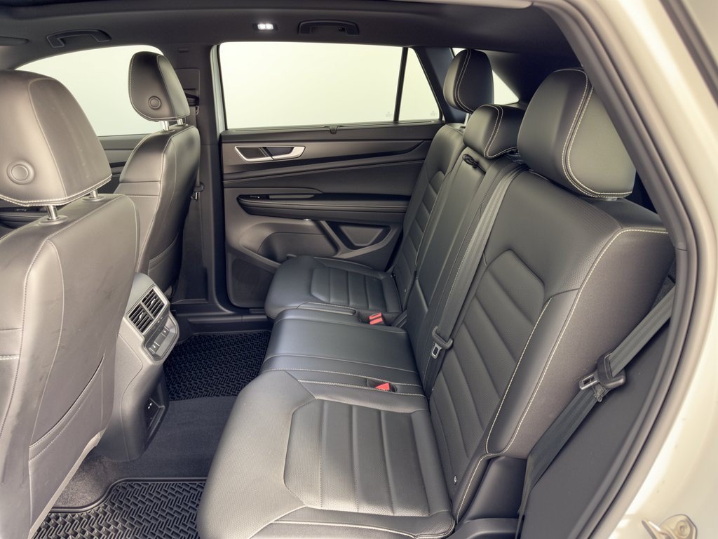 Used 2024 Volkswagen Atlas Cross Sport SEL R-Line AWD/4WD image 25