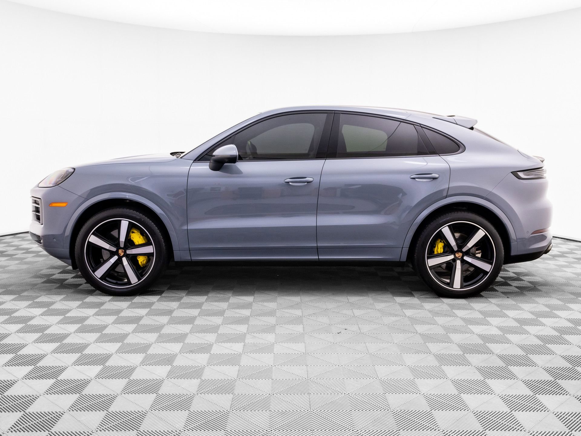 Certified 2025 Porsche Cayenne Coupe AWD/4WD video 2