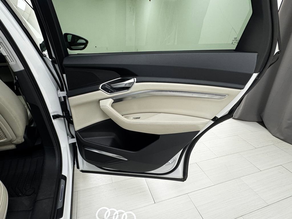 Used 2019 Audi e-tron Premium Plus image 15