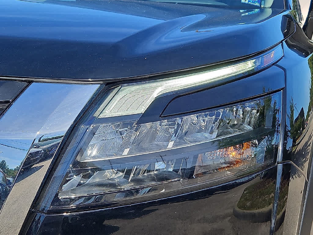 Used 2025 Nissan Pathfinder SV FWD image 7