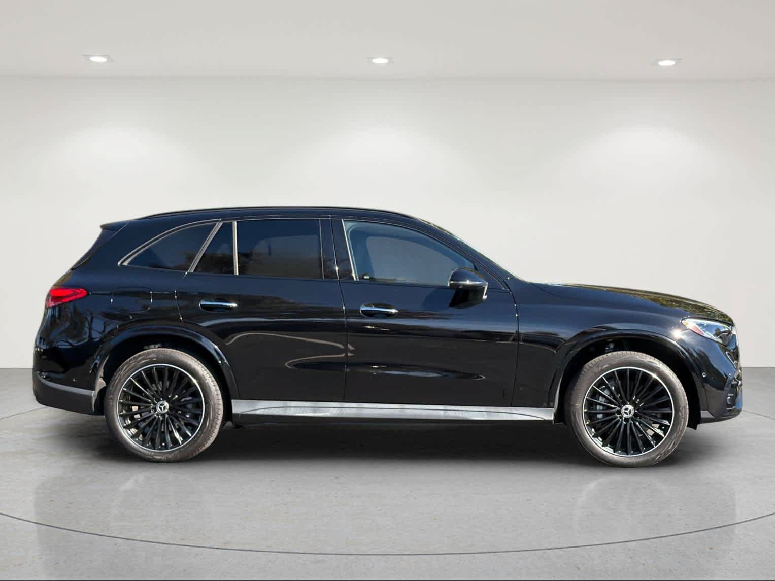 Used 2023 Mercedes-Benz GLC 300 4MATIC image 5