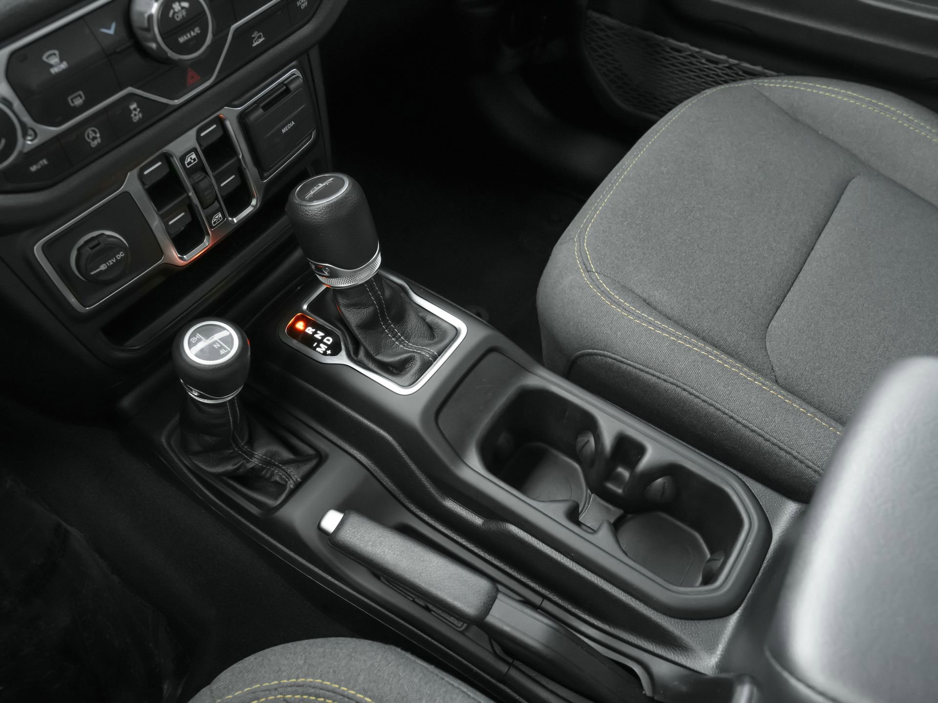 Used 2024 Jeep Gladiator Sport AWD/4WD image 11