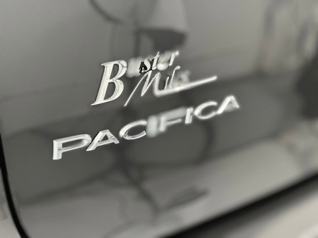 Used 2017 Chrysler Pacifica Limited image 27