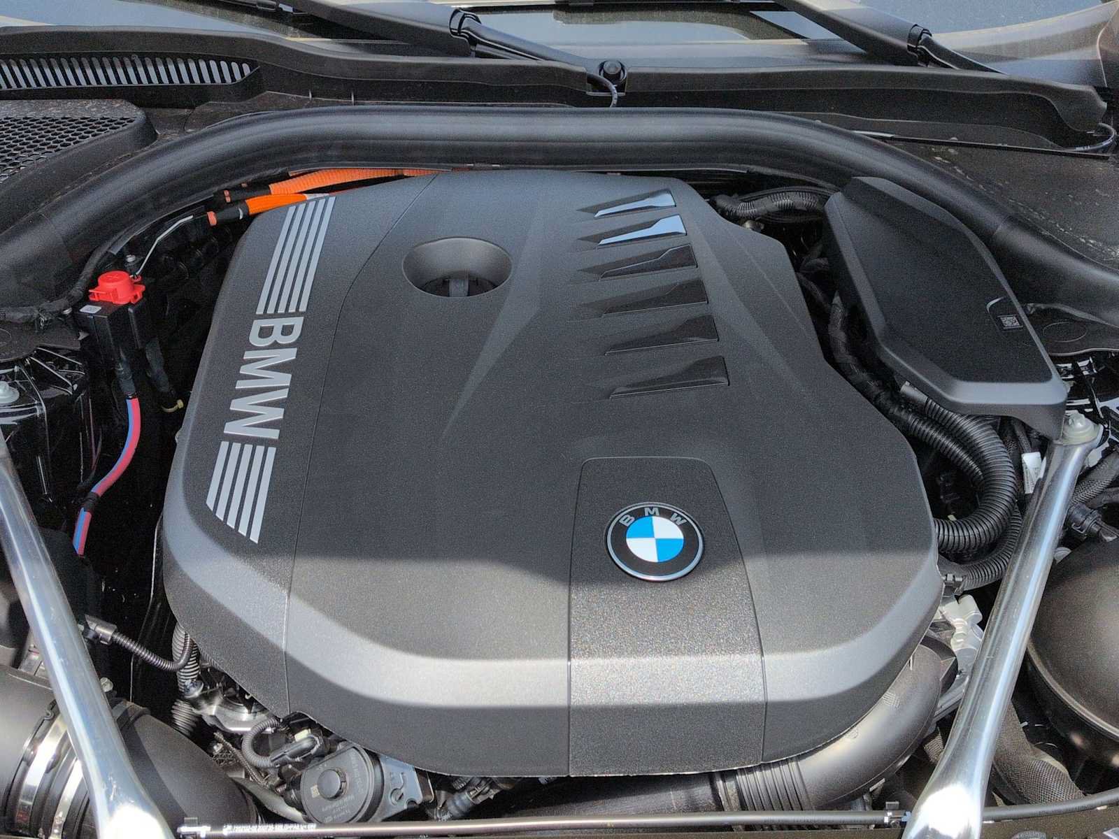 Used 2027 BMW 550e xDrive AWD/4WD image 15