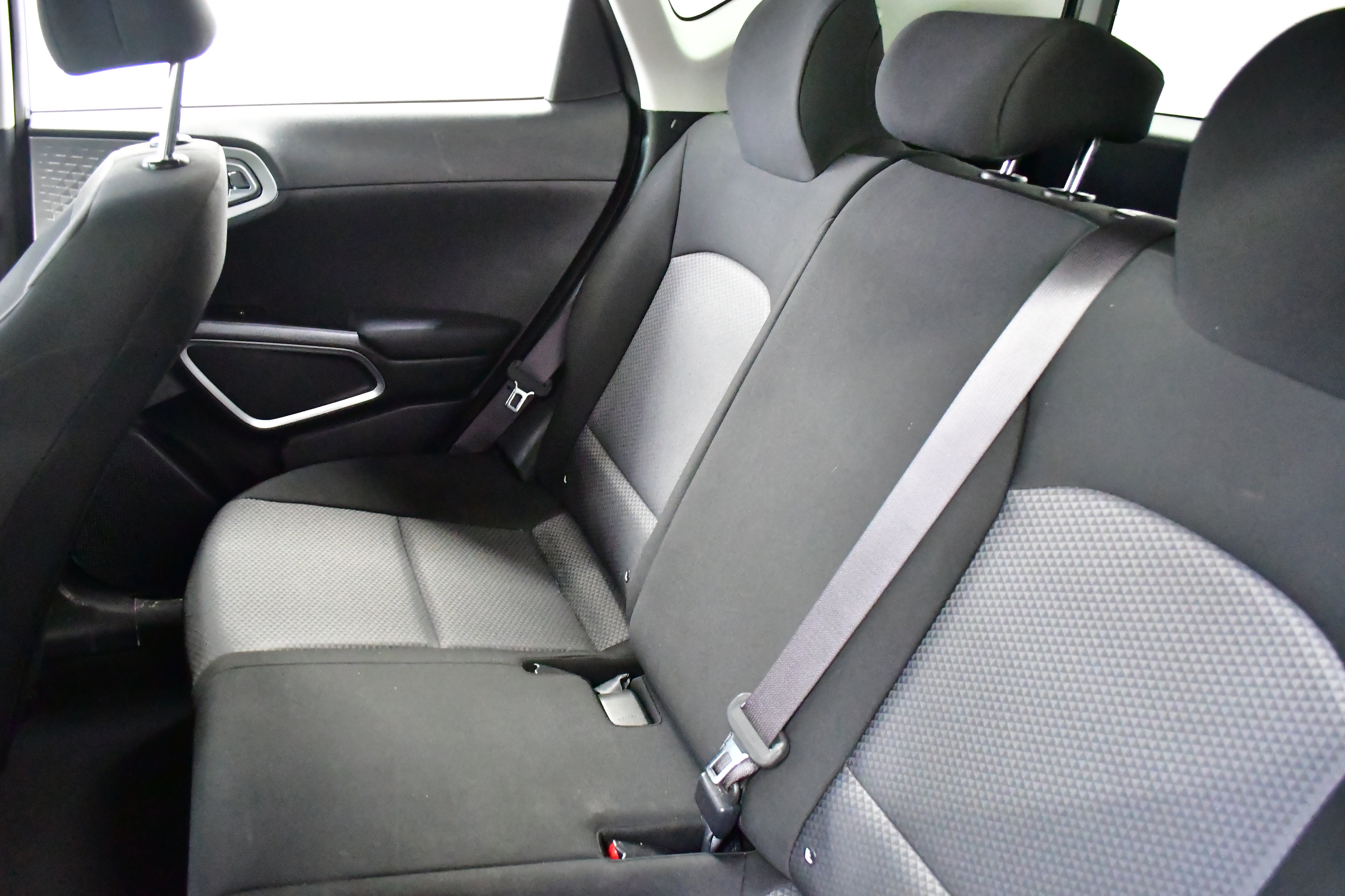 Used 2025 Kia Soul LX w/ LX Technology Package FWD image 11