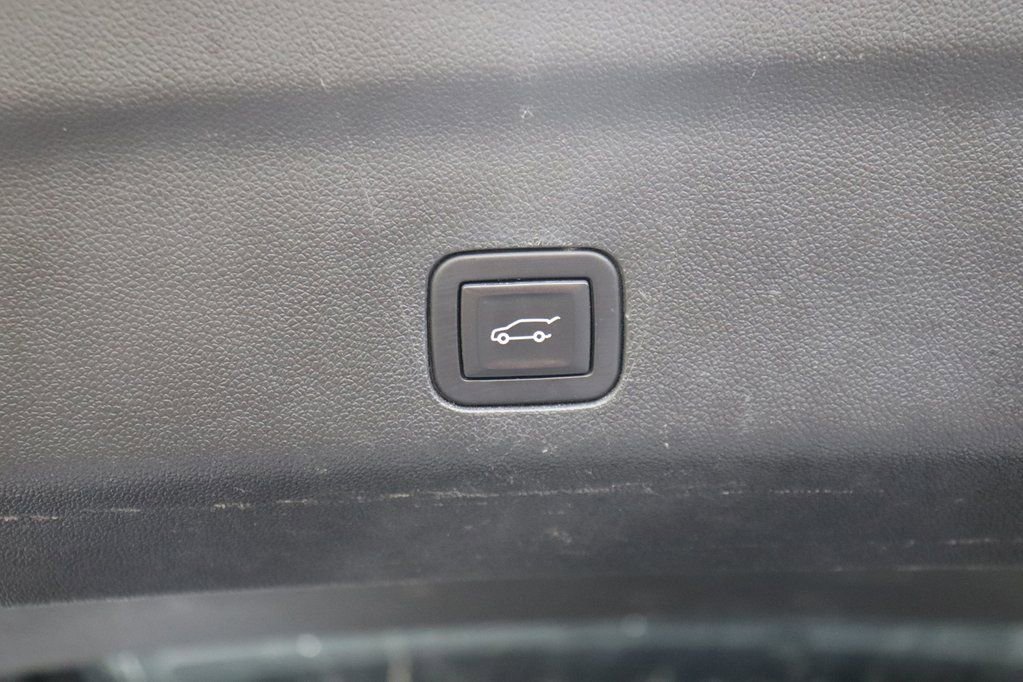 Used 2023 GMC Yukon XL Denali Ultimate image 17