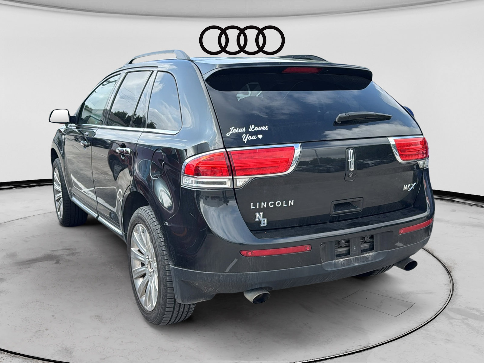 Used 2013 Lincoln MKX FWD image 2