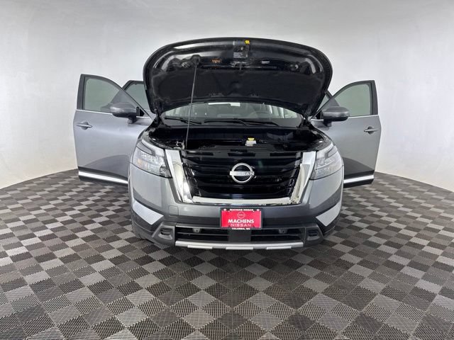 Certified 2025 Nissan Pathfinder Platinum AWD/4WD image 11