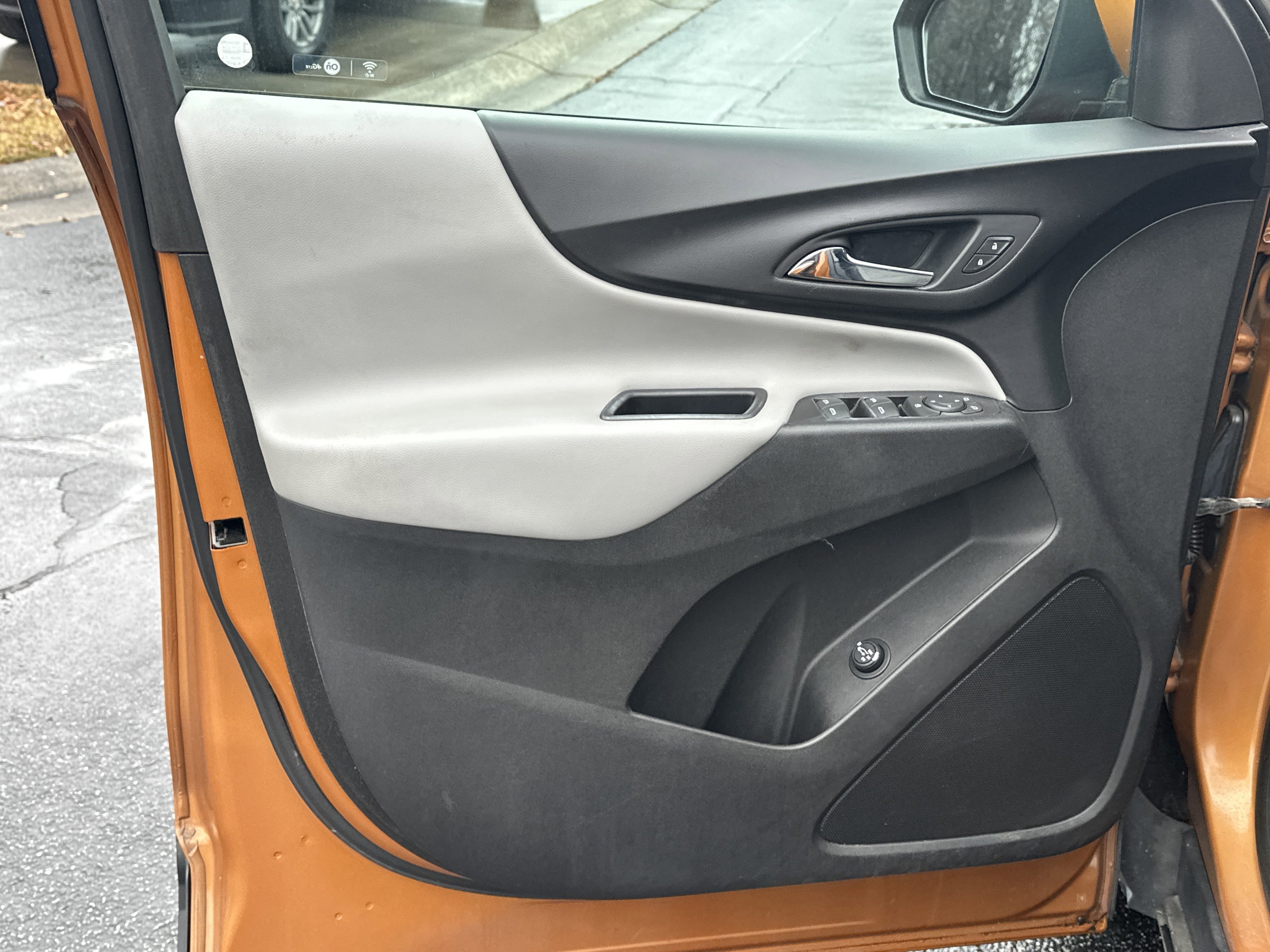 Certified 2018 Chevrolet Equinox LT image 11