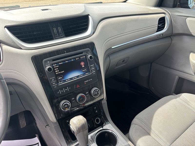 Used 2015 Chevrolet Traverse LT w/ Style and Technology Package FWD image 11