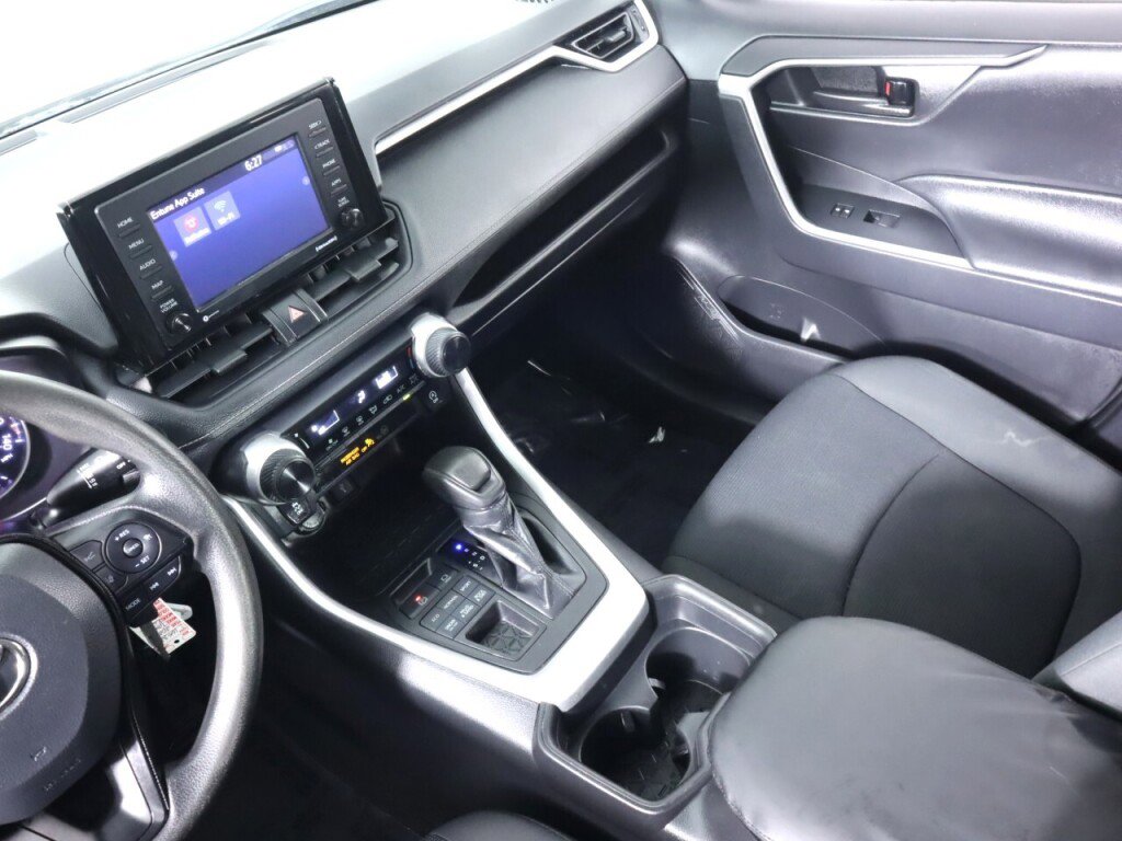 Used 2021 Toyota RAV4 LE image 29