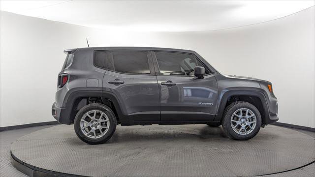 Used 2023 Jeep Renegade Latitude AWD/4WD image 9