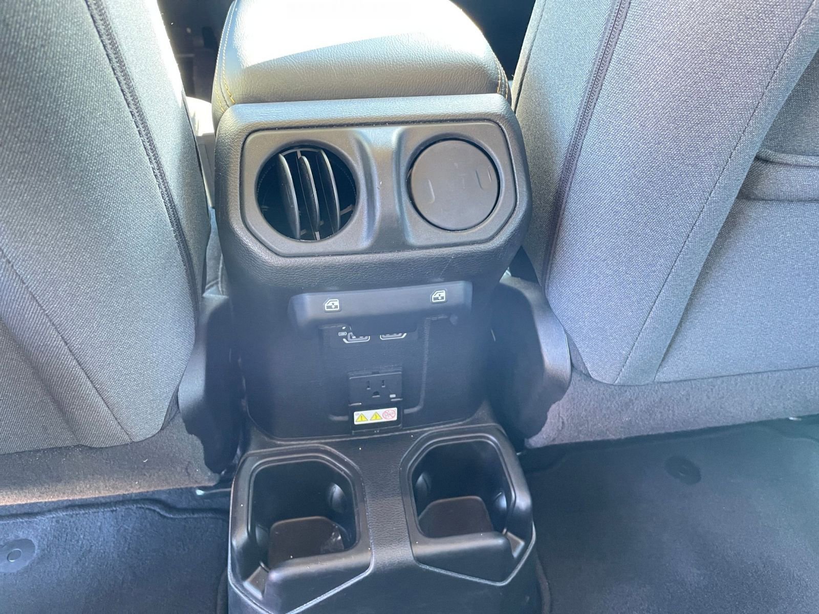 Used 2025 Jeep Wrangler Sahara image 23