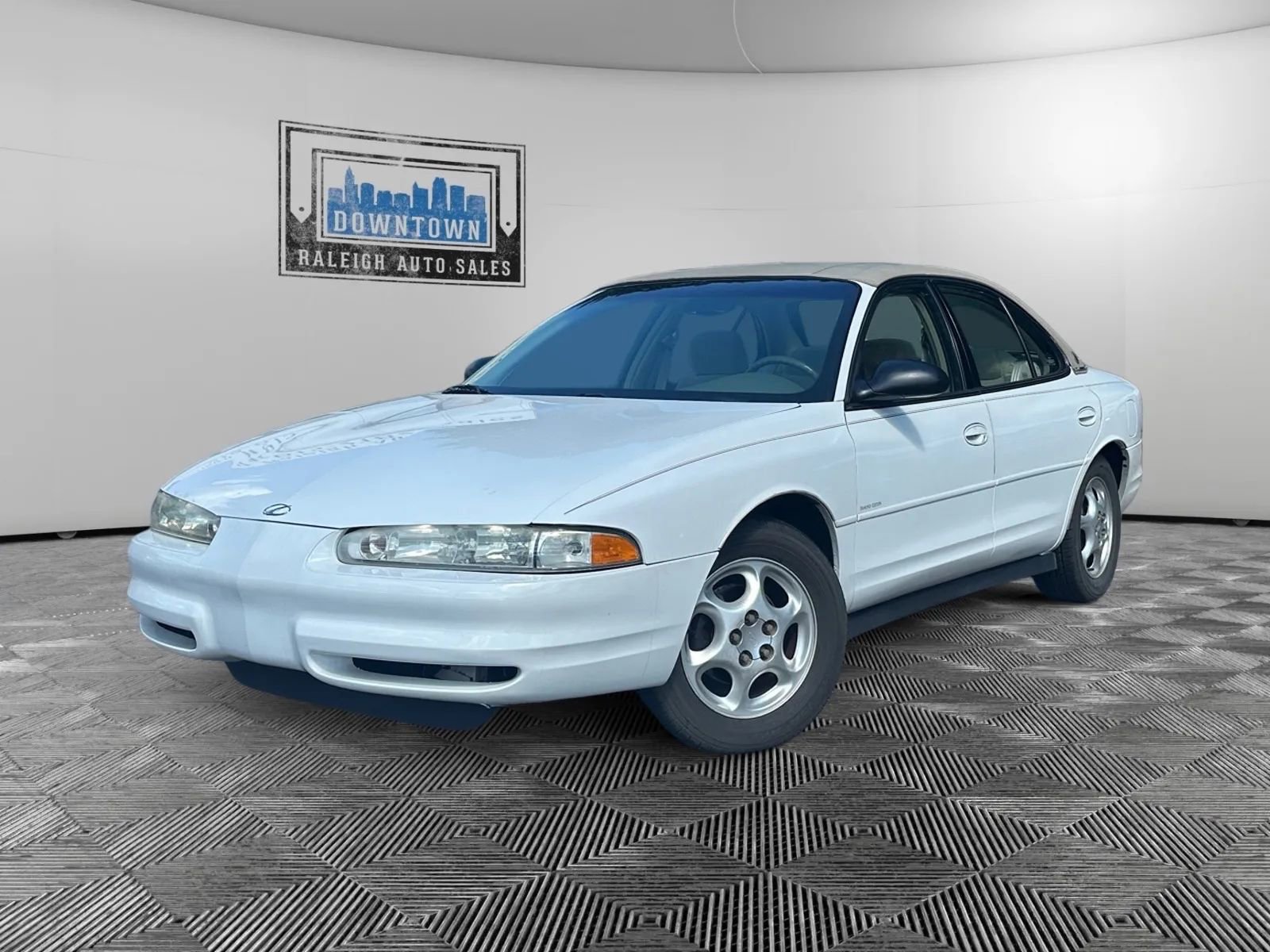 Used 1999 Oldsmobile Intrigue GX image 2