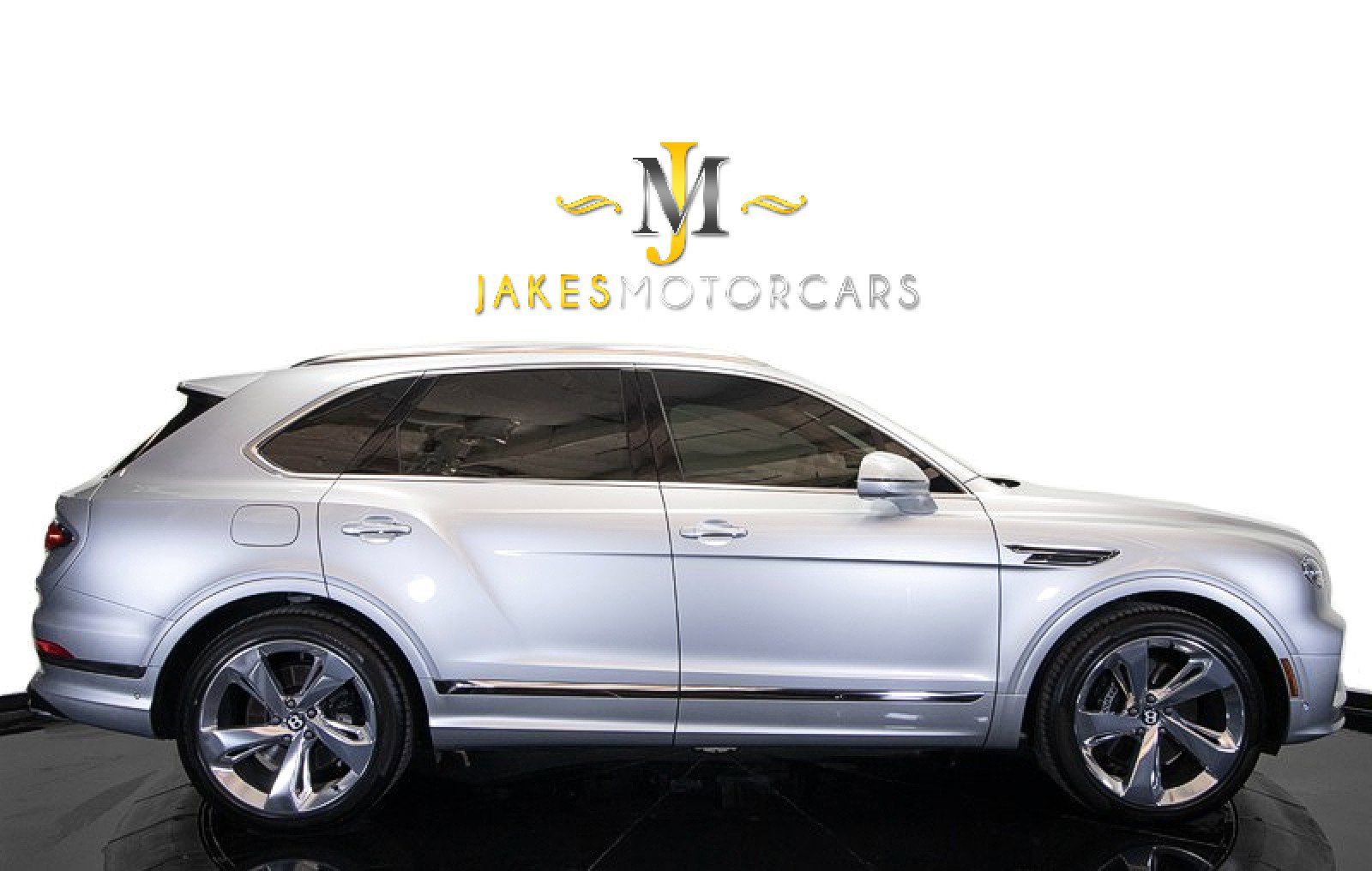 Used 2023 Bentley Bentayga Plug-In Hybrid image 19