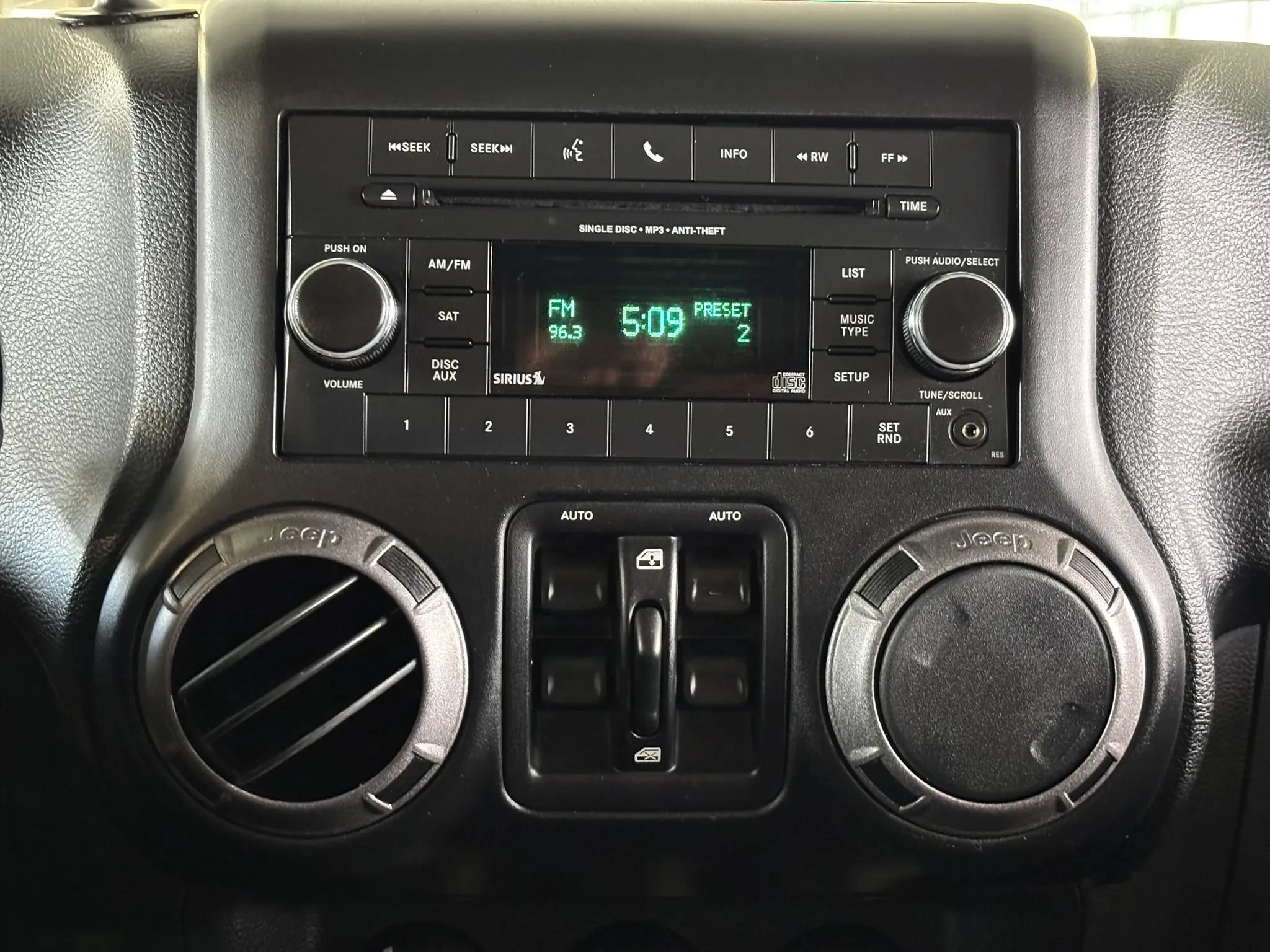Used 2015 Jeep Wrangler Unlimited Sport AWD/4WD image 26