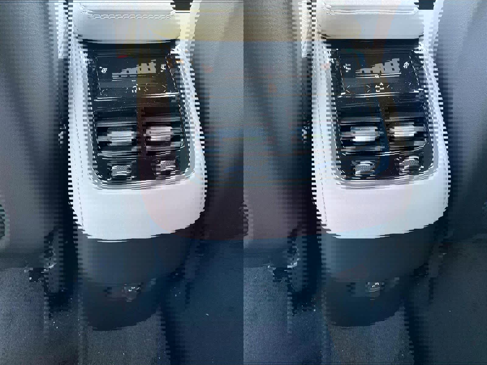 New 2026 Volvo XC90 B5 Plus w/ Protection Package image 16