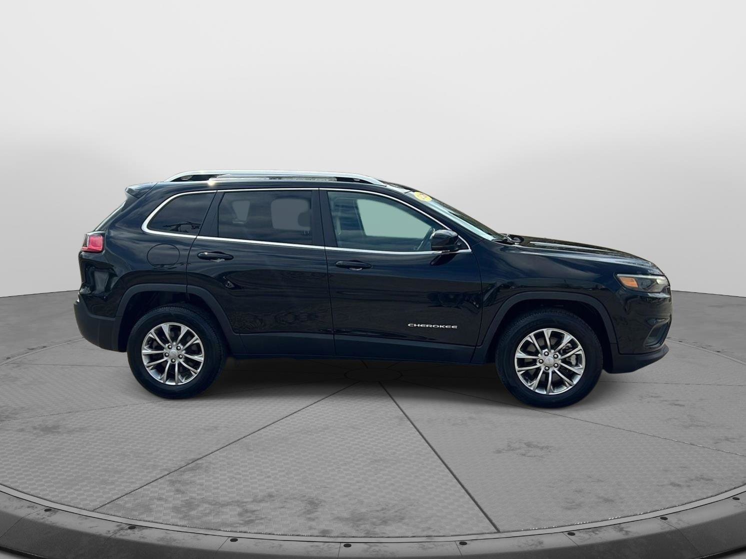 Used 2021 Jeep Cherokee Latitude Lux w/ Comfort/Convenience Group image 2