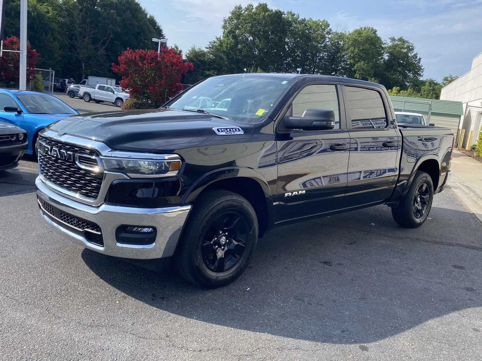 Used 2025 RAM 1500 Big Horn AWD/4WD image 3