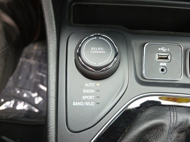 Used 2020 Jeep Cherokee Limited w/ Luxury Group AWD/4WD image 12