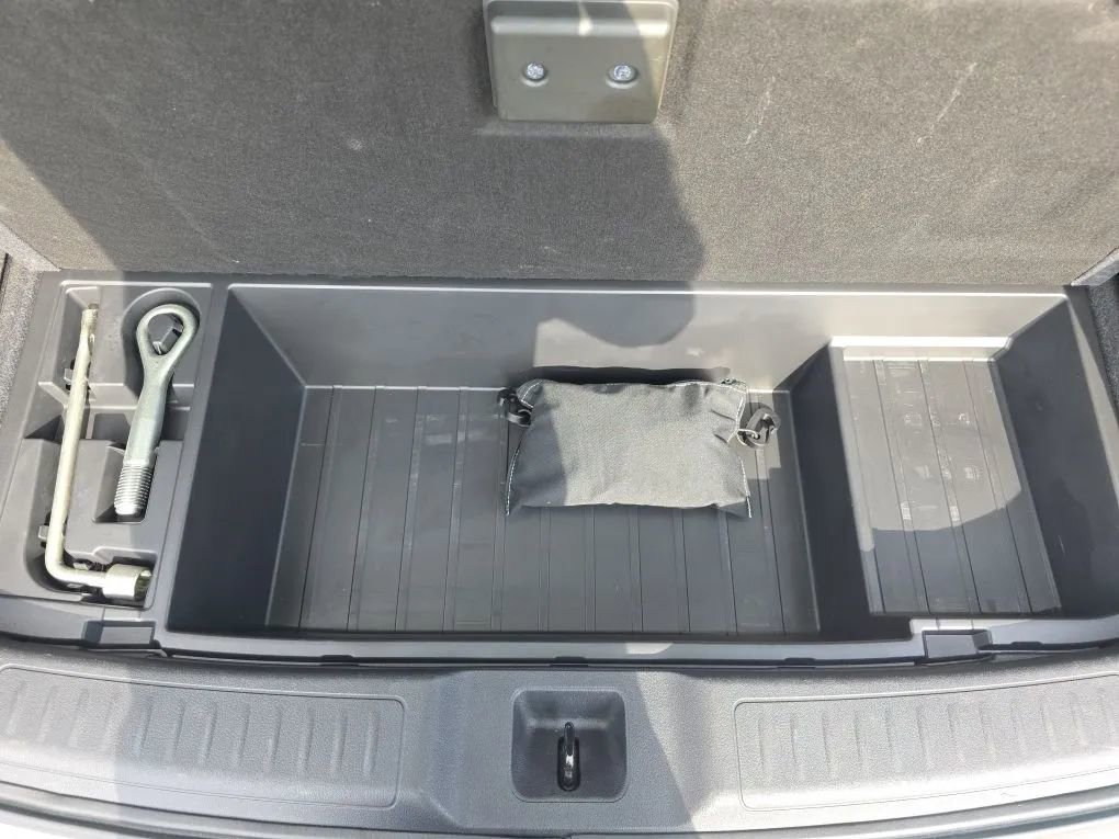 Used 2019 INFINITI QX50 Luxe w/ Cargo Package image 51