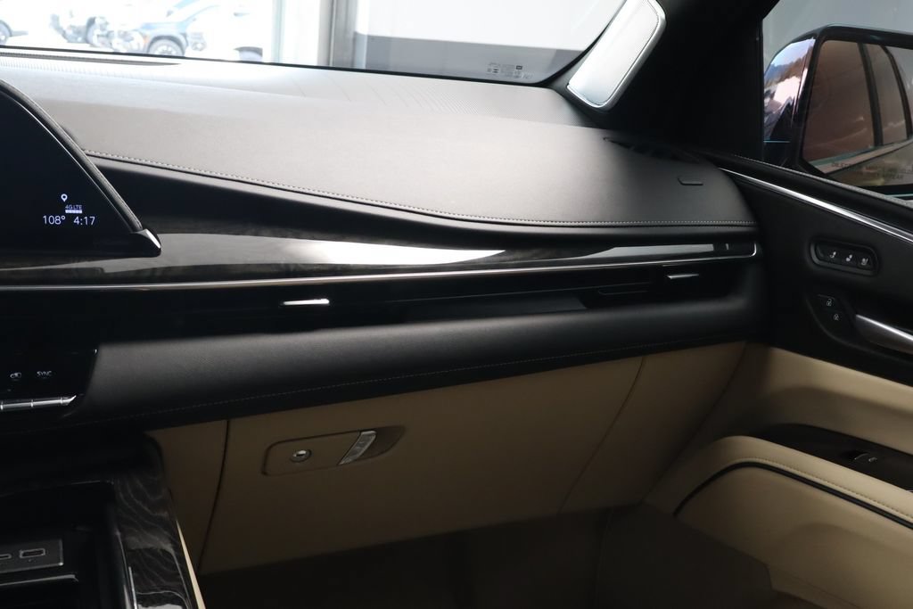 Used 2023 Cadillac Escalade Premium Luxury w/ Performance Package AWD/4WD image 30